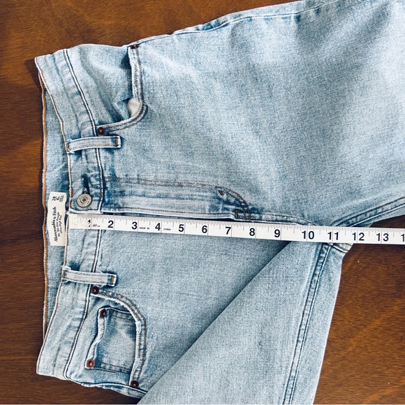 Abercrombie & Fitch Ultra High Rise 90's Slim Straight Jeans 28 Short - Picture 4 of 10